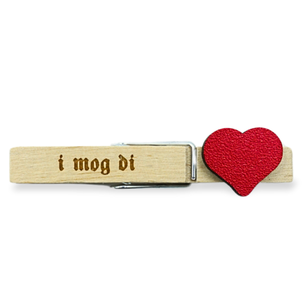 Glupperl aus Naturholz mit Gravur 'i mog di', passend für Volksfeste und Trachten, erhältlich bei Glubbal.shop